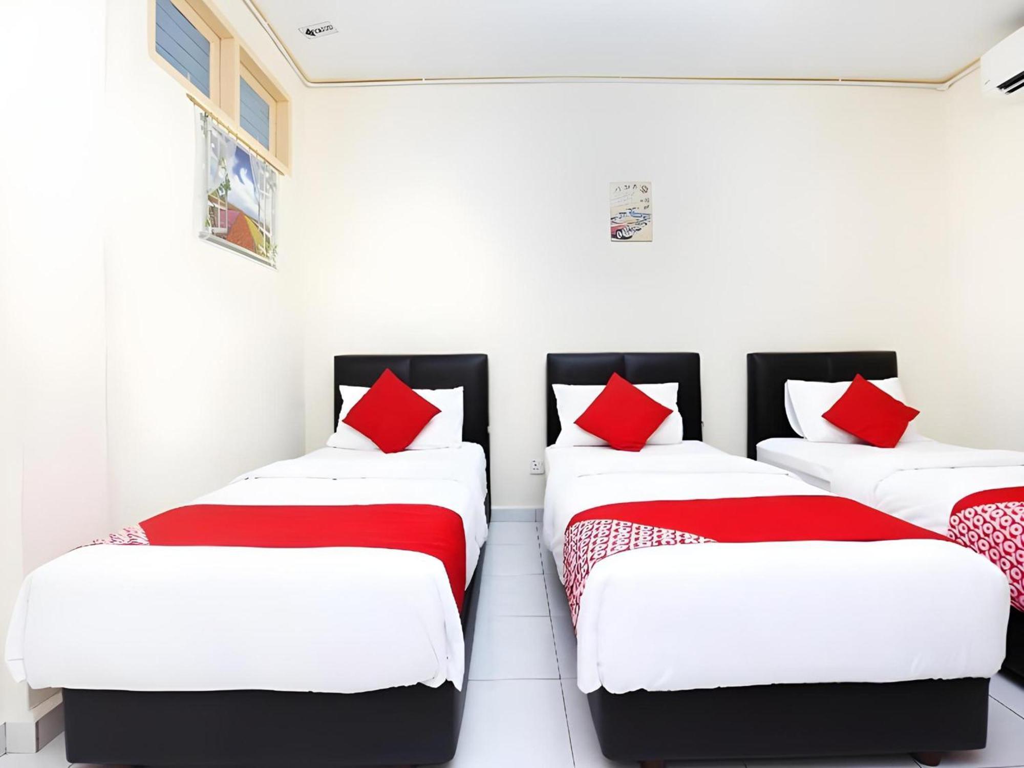 Super Oyo 89640 Hotel Pelangi Marang Esterno foto