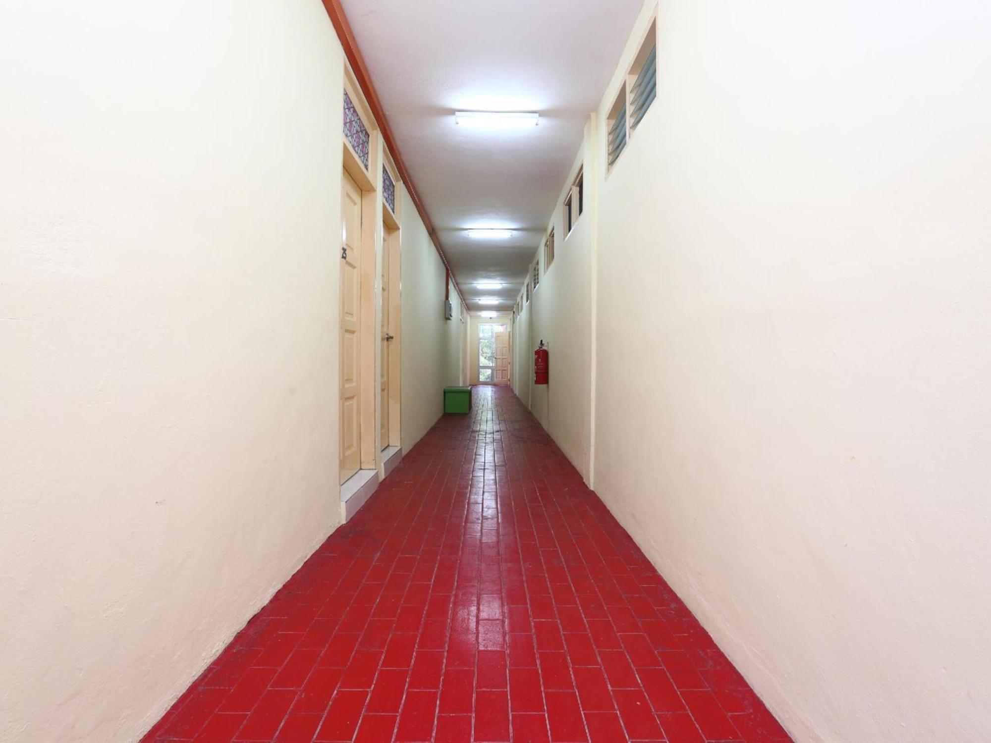 Super Oyo 89640 Hotel Pelangi Marang Esterno foto