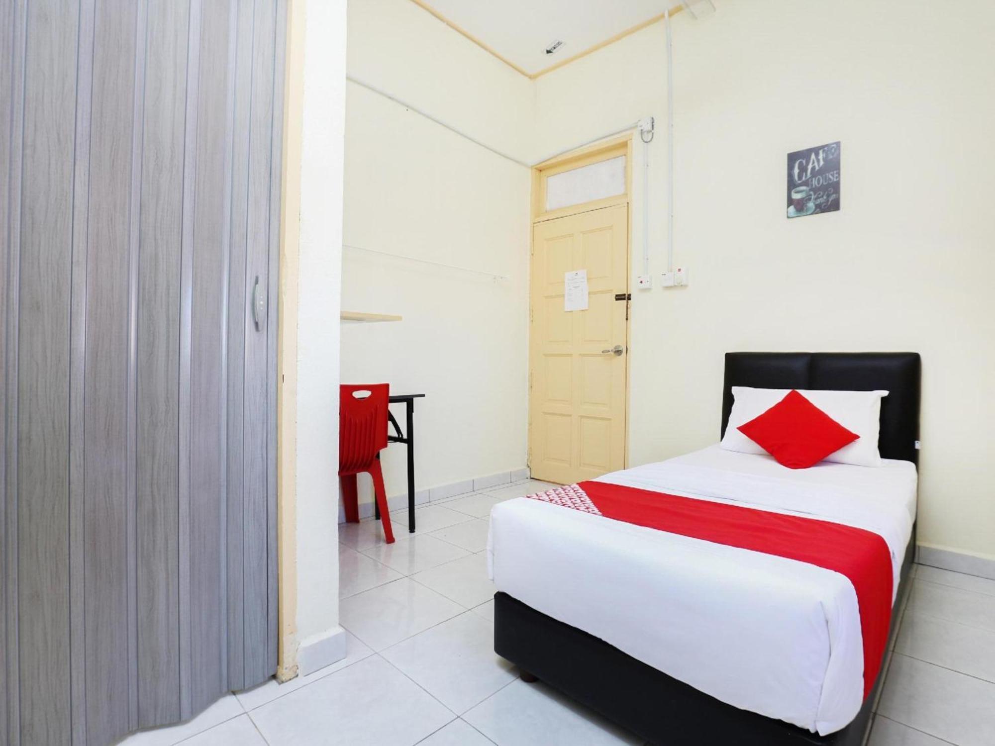 Super Oyo 89640 Hotel Pelangi Marang Esterno foto