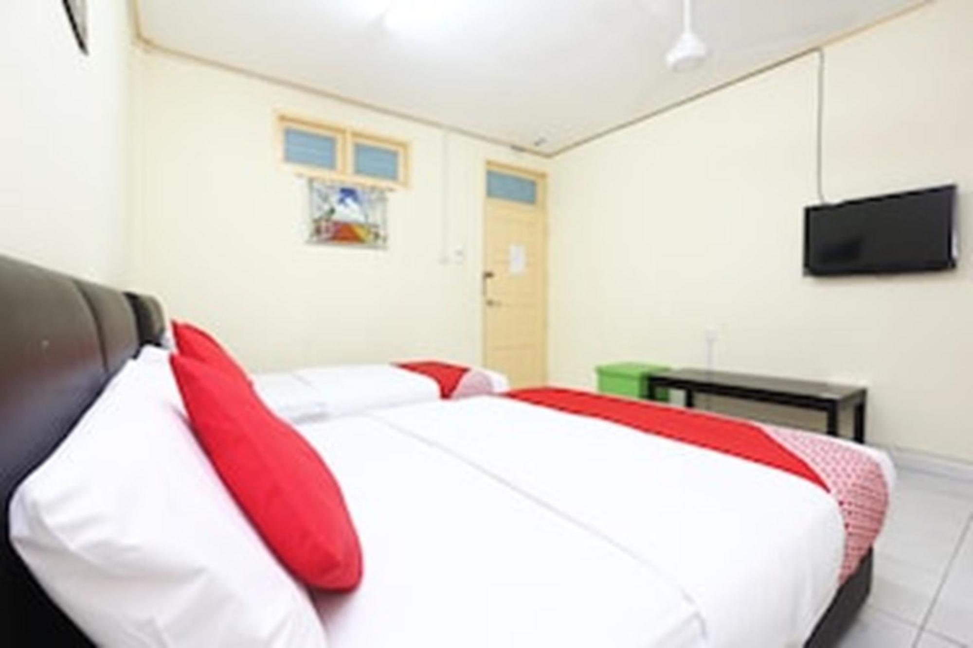 Super Oyo 89640 Hotel Pelangi Marang Esterno foto