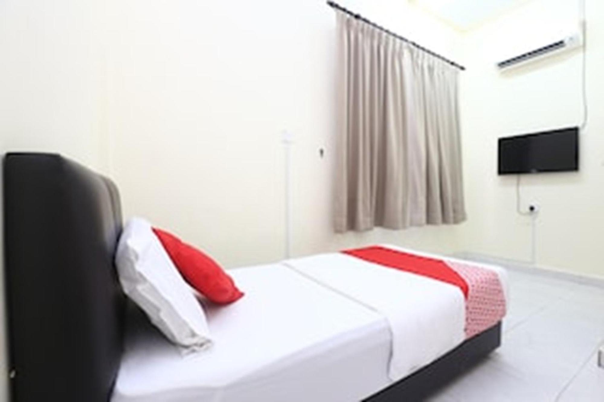 Super Oyo 89640 Hotel Pelangi Marang Esterno foto