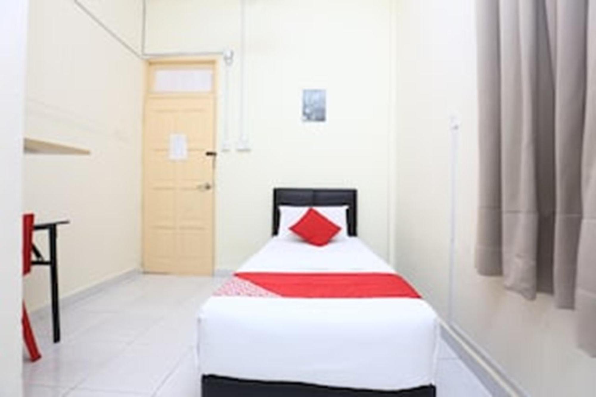 Super Oyo 89640 Hotel Pelangi Marang Esterno foto