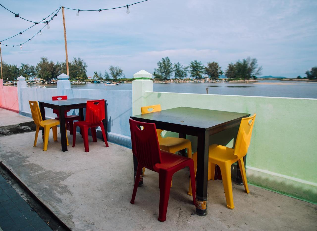 Super Oyo 89640 Hotel Pelangi Marang Esterno foto
